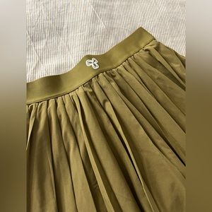 Aritzia TnAction tennis micro skirt ball pocket size M